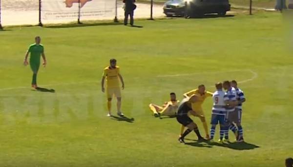 إيقاف لاعب 4 سنوات بسبب ركله الحكم