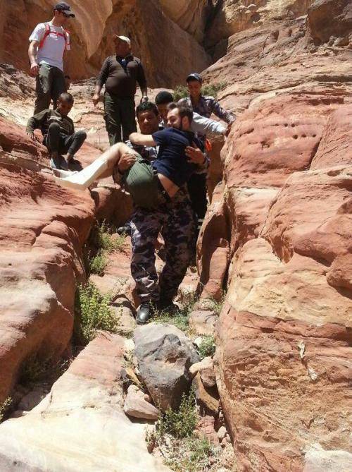 إنقاذ سائح فرنسي علق في جبال البتراء