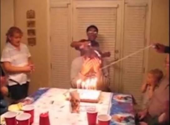 شاهد كيف تحول الاحتفال بعيد ميلاد إلى كارثة