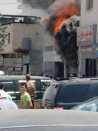 حريق يأتي على محل قطع مركبات بالقويسمة (صور وفيديو)