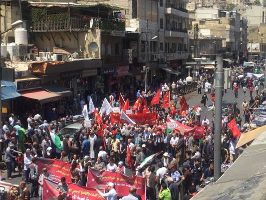 مسيرة حاشدة تضامنا مع الأسرى في سجون الاحتلال وسط البلد