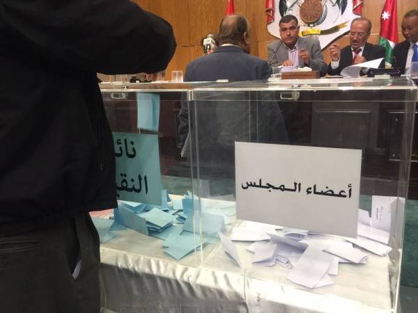 بالصور...نحو 800 صحفي يدلون بأصواتهم حتى الساعة 4 عصرا