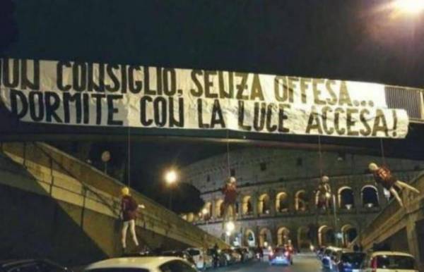 (دمى)مشنوقة للاعبي روما .. تثير الرعب