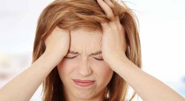 ٩ أسباب رئيسية للإصابة بالصداع