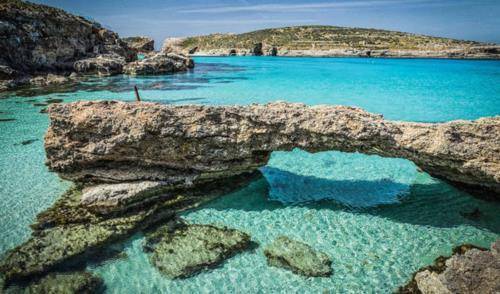 نظرة على نافذة أزور وعجائب طبيعية أخرى في مالطا