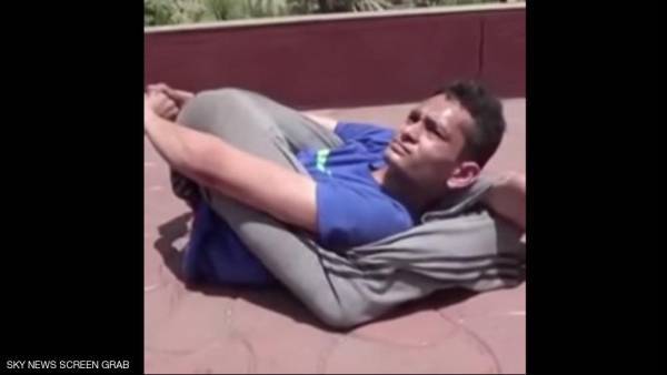 بالفيديو.. رجل مطاط في الهند