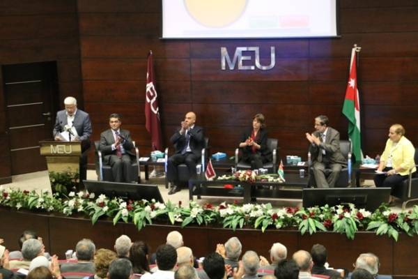 جامعة الشرق الأوسط تنظم مناظرة لمرشحي منصب نقيب صيادلة الاردن (صور )