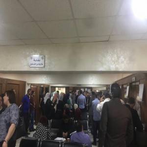 500 محامي يبدأون اعتصاما مفتوحا بعد ترسيبهم