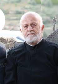 رجل دين مسيحي يترأس جاهه طلبة عروس لمسلمي السلط