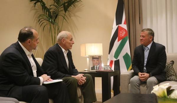 الملك يلتقي وزير الأمن الداخلي الأمريكي