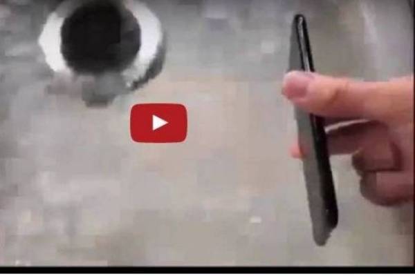 بالفيديو.. ميزة في آيفون 8 تفاجئ العالم!