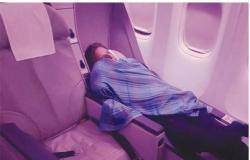 شاهد: طيار ينام خلال الرحلة ويخاطر بحياة 300 راكب