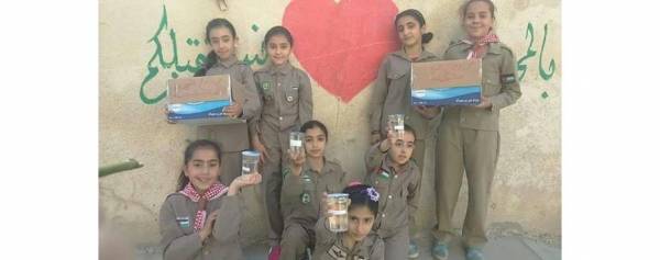 مرشدات مدرسة معاذ الكساسبة في سوف يوزعن المياه عن روح الشهيد