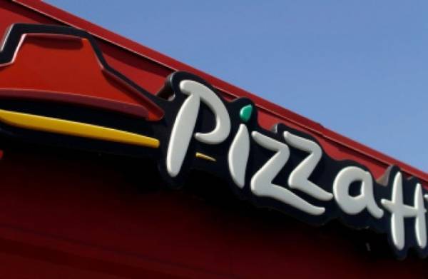بيتزا هت تعتذر للفلسطينيين