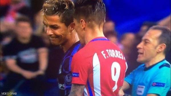 شتائم مهينة بين توريس ورونالدو