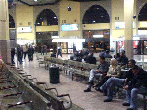 رفع أجور الاصطفاف في المطار إلى دينارين ونصف