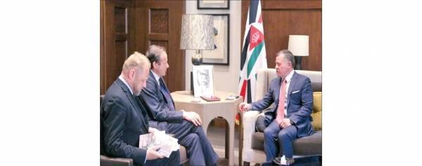 الملك يبحث مع وفد جامعة الدفاع الأمريكية المستجدات على الساحتين السورية والعراقية