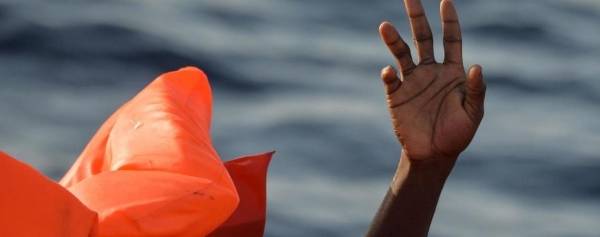 إيطاليا تحقق مع عمال إغاثة فيما يتصل بتهريب البشر