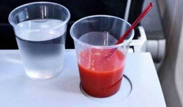 لماذا يشرب المسافرون هذا العصير على متن الطائرات؟