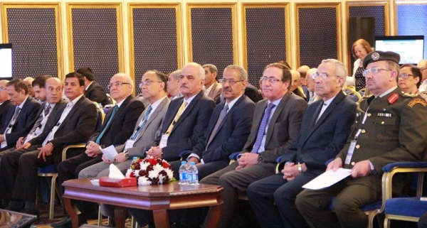 الخياط: 50 من الرجال و6 من النساء مدخنين