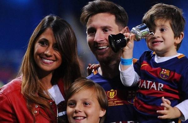 ميسي يحدد موعد زواجه من صديقته