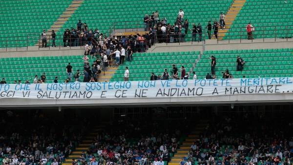 جمهور يترك المبارة بداعي الذهاب لتناول الغداء