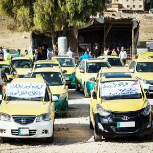 سائقو التكسي الأصفر يعتصمون الثلاثاء احتجاجاً