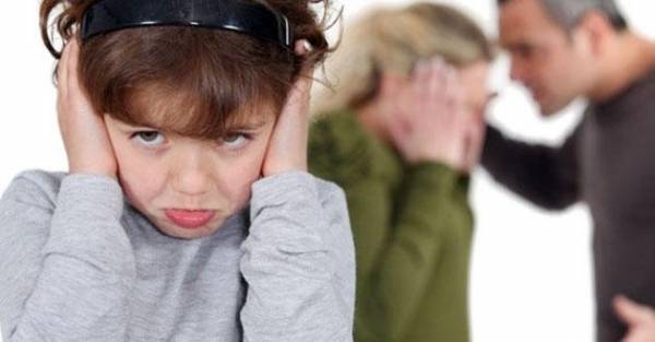 ظروف أسرية قاهرة تدفع طفلا للفرار من منزل والده