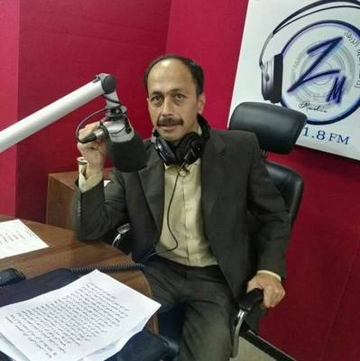 صوره مع مسؤول