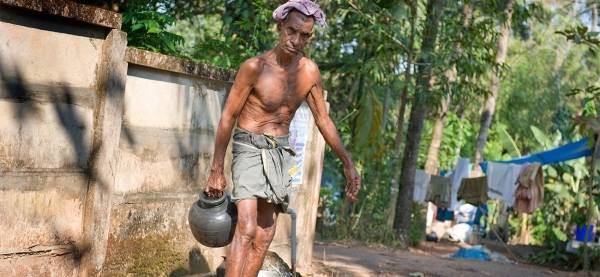 صنفت ضمن «أسوأ الوظائف في العالم».. يخاطر بحياته من أجل العمل