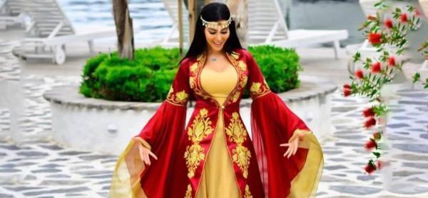 مذيعة لبنانية تطلب الزواج من فنان خليجي على الهواء.. ورد الأخير غير متوقع