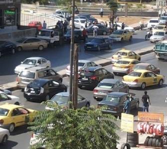 سيدة تضرب زوجها عند دوار المدينة..!!