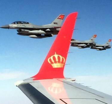 طائرات حربية مصرية ترحب بالملك