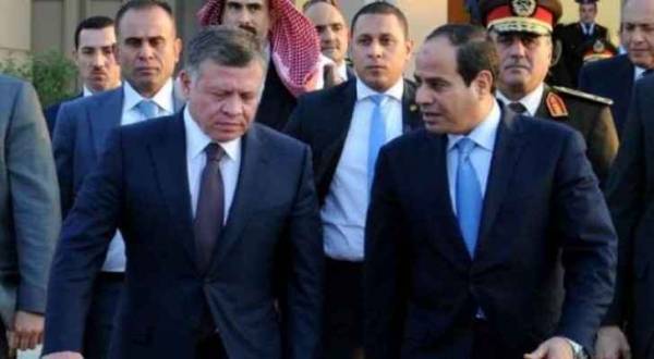 الملك يصل إلى القاهرة في زيارة عمل