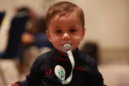 الملك يُهنىء بالطفل البريطاني