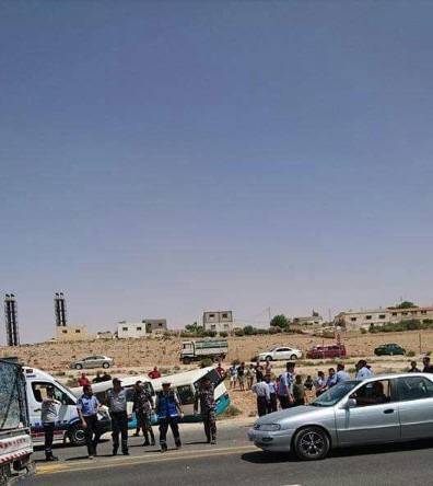 حادث مروع بالزرقاء وإصابة 20 رجل امن فيديو