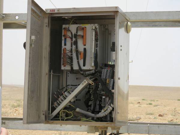 إعتداء جديد على قواطع لتوزيع الكهرباء في معان (صور )