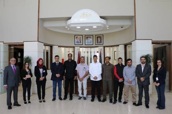 وفدإعلامي عماني يطلع على تجربة دبلوما تدريبية في  الشرق الأوسط