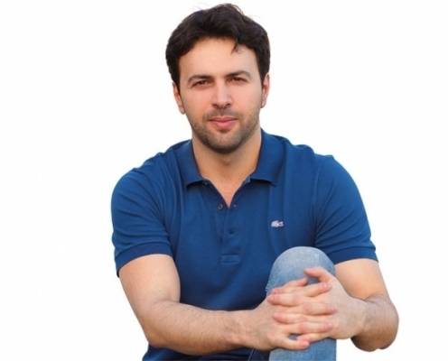 من هي الاعلامية التي طلبت تيم حسن قبل وفاء الكيلاني ؟