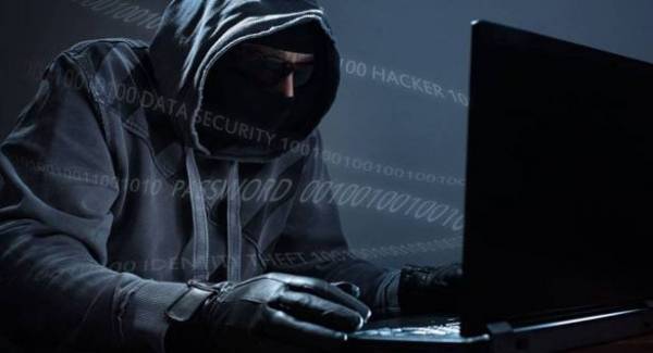 اعتقال 20 هاكرز قاموا بهجوم إلكتروني بفيروس حصان طروادة على مليون هاتف ذكي