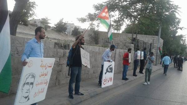 سلسلة بشرية في عمان دعما للاسرى  صور