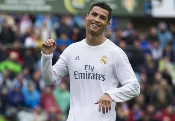 بالفيديو.. جماهير ريال مدريد تكتشف موهبة جديدة لرونالدو