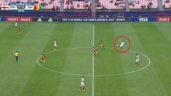 بالفيديو..مدافع إنجلترا يسجل هدفا من منتصف الملعب ضد فريقه