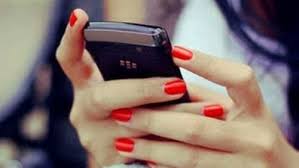 موظف محل خلويات امام القضاء بسبب ابتزازه لفتاه في عمان .. تفاصيل