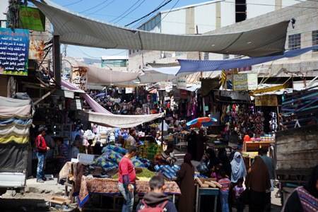 مشاجرة مسلحة في سوق مخيم البقعة (تفاصيل)