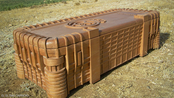 توابيت خاصة لعشاق الريال وبرشلونة في اسبانيا (صور)