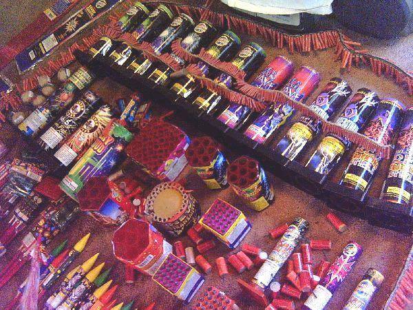 ضبط أول بسطة تبيع العاب نارية في وسط البلد