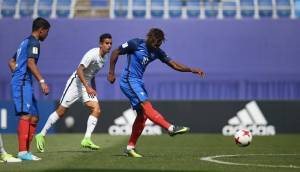 فيديو.. مهاجم فرنسا يسجل هدفًا إعجازيًا