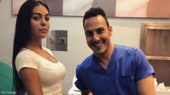 صديقة رونالدو تثير عاصفة