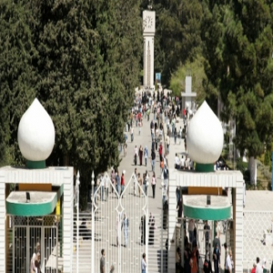 طالب من الأردنية يهدد بالانتحار